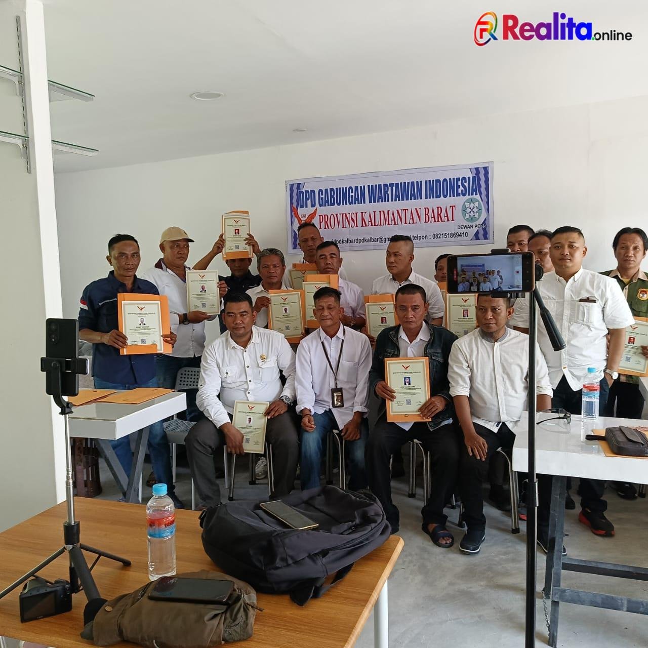 DPD GWI Kalbar Gelar Penyerahan Sertifikat UKW